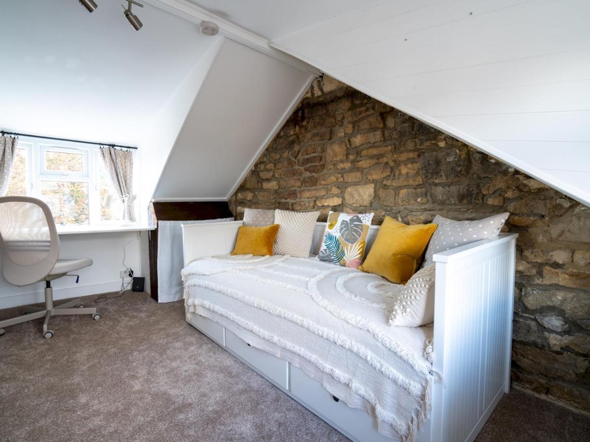 Quarry Cottage Courtyard Garden Pass The Keys Cirencester Exterior foto