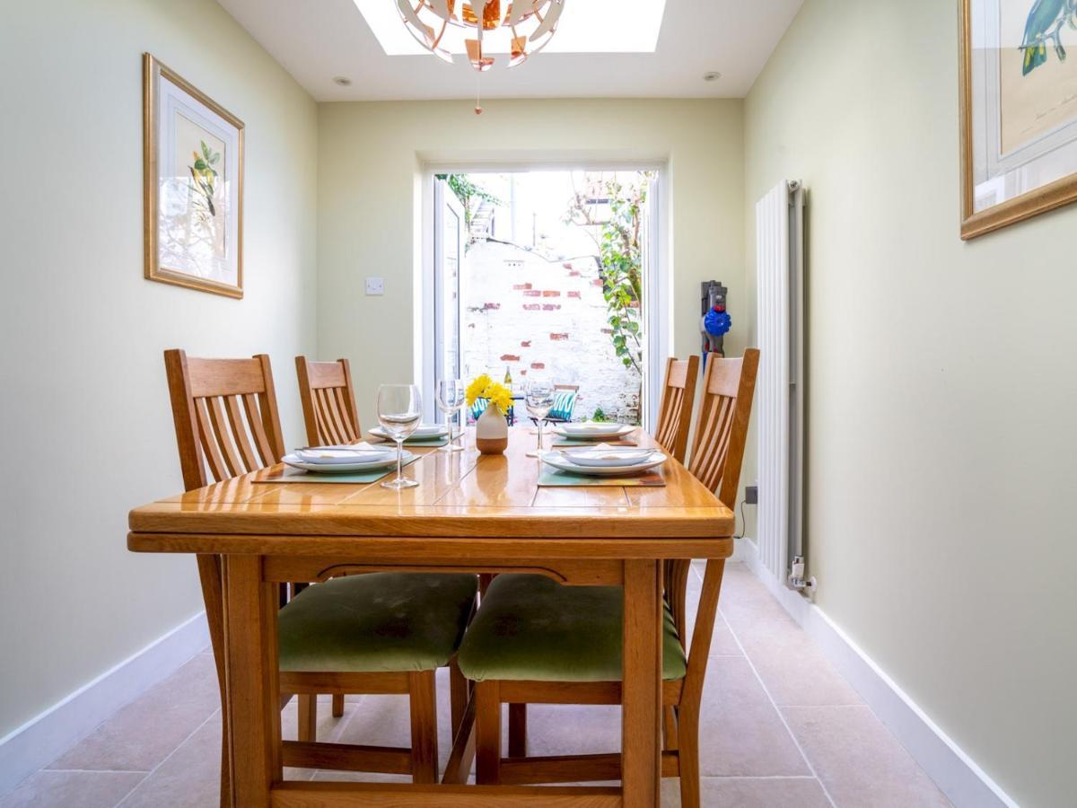 Quarry Cottage Courtyard Garden Pass The Keys Cirencester Exterior foto