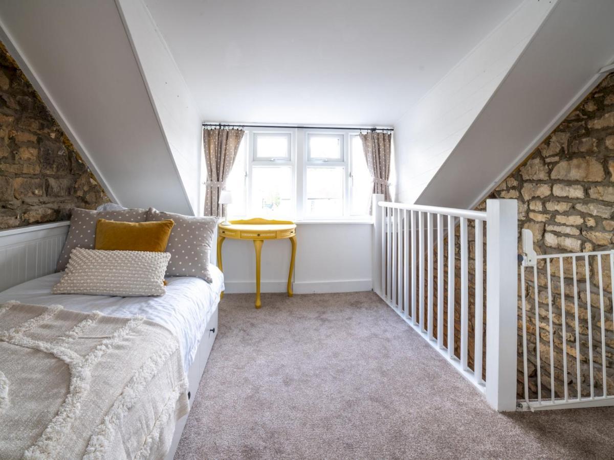 Quarry Cottage Courtyard Garden Pass The Keys Cirencester Exterior foto